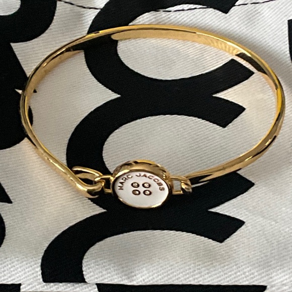 Marc Jacobs Gold Bracelet with Logo Charm and Pouch - Picture 5 of 5